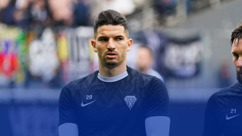 مصادر دزاير توب : فرحات يعود إلى الدوري الجزائري