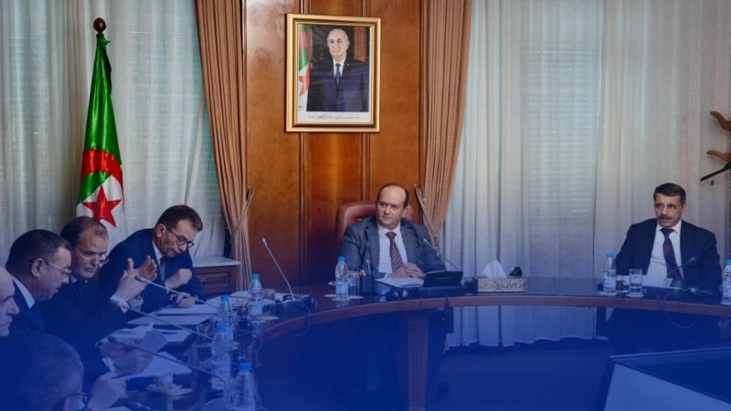 الوزير الأول بالنيابة يترأس اجتماعًا وزاريا مشتركا