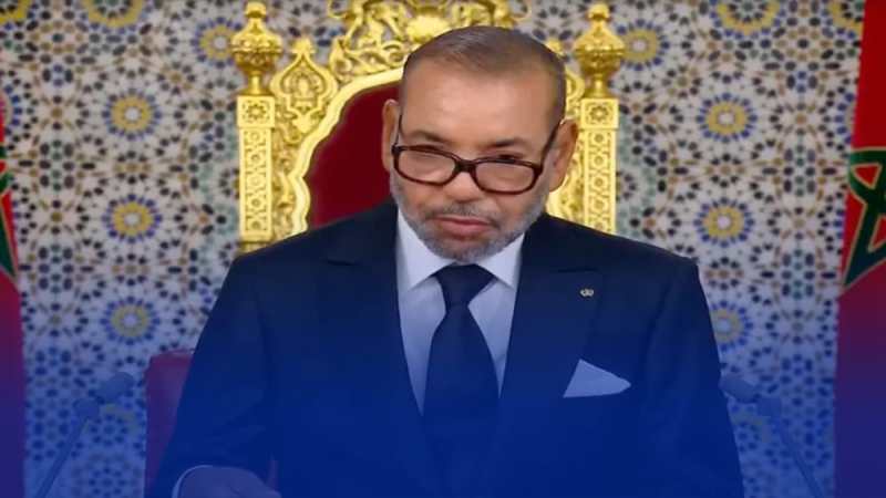 محمد السادس يكذب ويقدّم وعودا وهمية بـ 140 مليار.. محاولة أخرى فاشلة للقفز إلى الأمام وإسكات جيلٍ صاخب لا يهدأ بسهولة