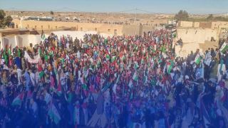 مع اقتراب مرور نصف قرن على اللجوء.. الصحراويون يجددون رفضهم لمحاولات طمس حقهم في تقرير المصير