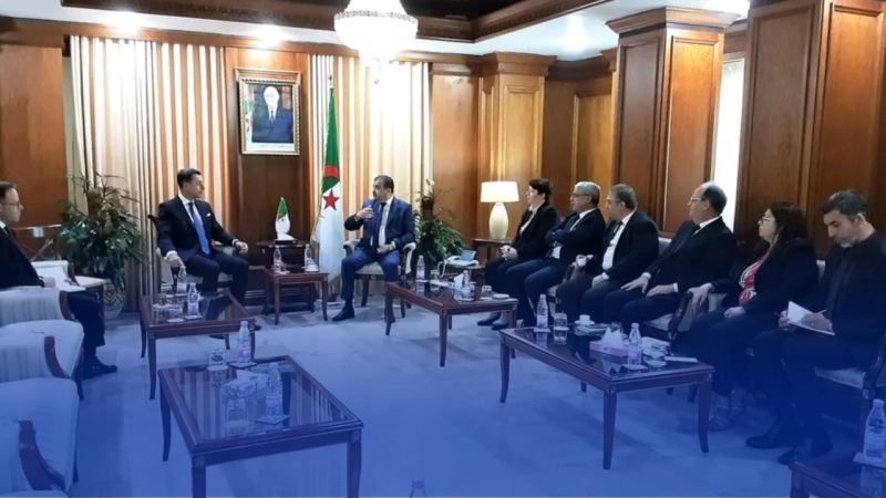 وزير المحروقات والمناجم يستقبل سفير الاتحاد الأوروبي لدى الجزائر