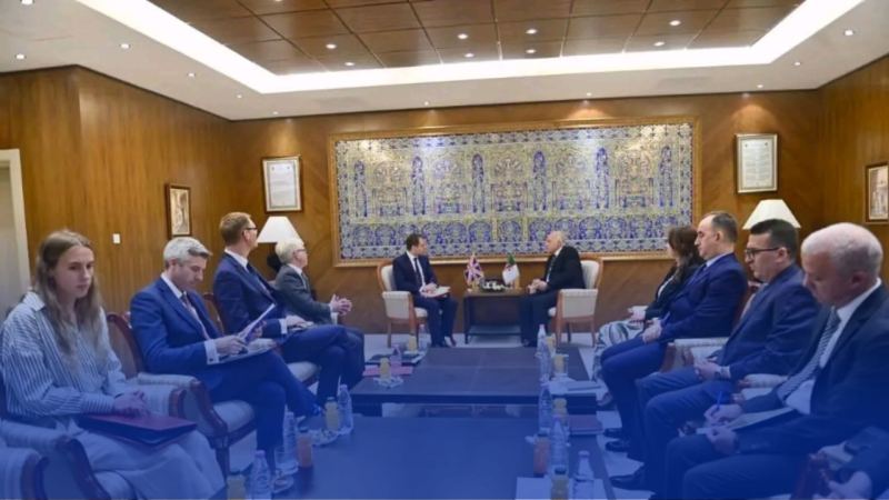 الوزير عطاف يستقبل نائب كاتب الدولة البريطاني