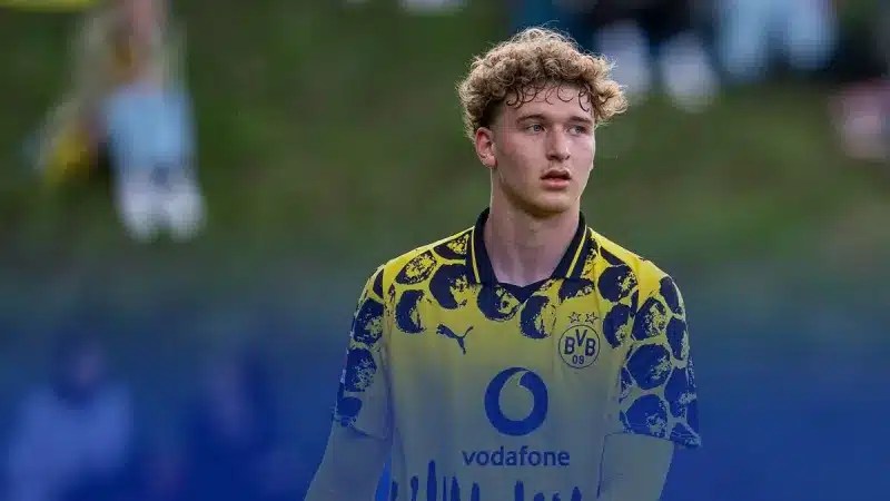 بن قارة يقترب من المنتخب الجزائري