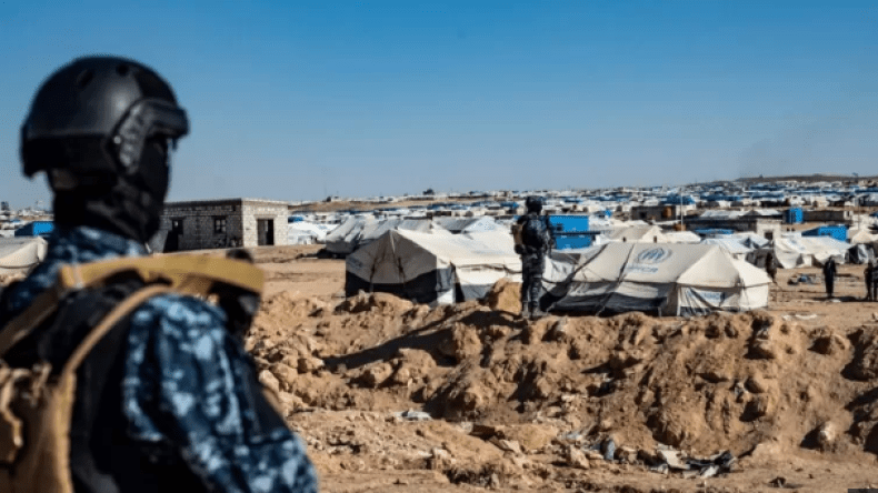 فرنسا ترحل 55 طفلا وامرأة من أسر “داعش” في سوريا