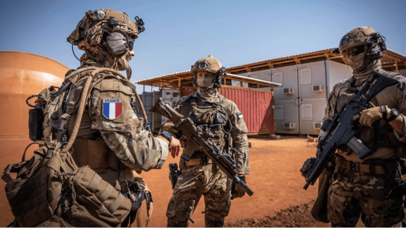 الجيش الفرنسي يعلن اعتقال قائد داعش في منطقة الساحل