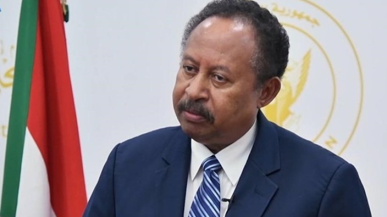 بالفيديو.. استقالة رئيس الوزراء السوداني تحت ضغط الشارع