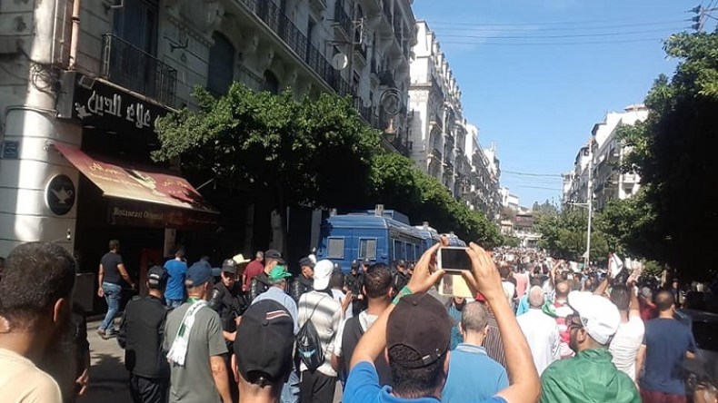 حراك الجزائريين يتواصل في جمعته الـ34