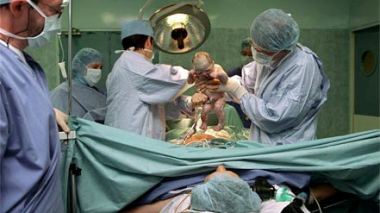 Une grave affaire atterrit au tribunal  d'Alger : un réseau de trafiquants achète des bébés à des mères célibataires et les revend en France