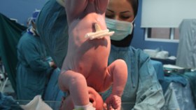 700 امرأة تموت سنويا أثناء الولادة وأكثر من 5 آلاف قابلة متابعة قضائيا