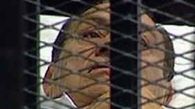 مبارك‭ ‬يُفطر‭ ‬في‭ ‬الزنزانة‭ ‬والقذافي‭ ‬صام‭ ‬لأول‭ ‬مرة‭ ‬مع‭ ‬المسلمين