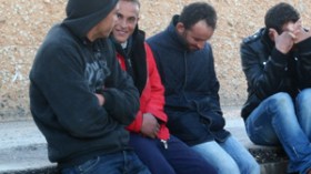 12شابا يهددون بحرق جماعي لأنفسهم بالمدية