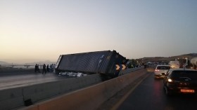 حادثا مرور يغلقان الطريق السيار في البويرة