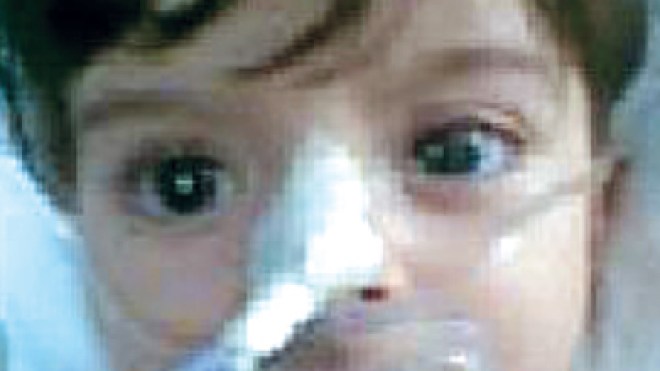 رضيع جزائري يصارع الموت بسبب خطأ طبي في الأردن