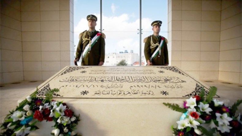 الطيراوي: رائحة المسك انبعثت من قبر عرفات