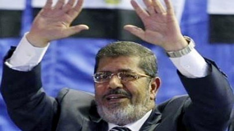 مرسي يحسم جولة أخرى لصالحه في إنتظار معركة الإستفتاء