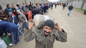 طوابير‭ ‬المعاناة‭ ‬بمستودع‭ ‬الغاز‭ ‬بتسالة‭ ‬المرجة