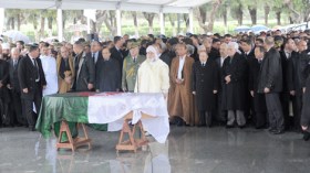 تشييع جثمان الرئيس الراحل أحمد بن بلة بمقبرة العالية