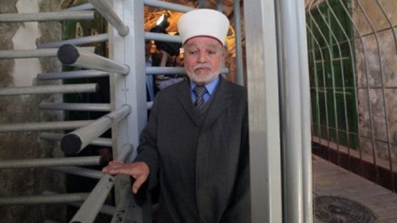 إسرائيل توقف مفتي القدس للتحقيق معه