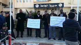 أساتذة جامعة الوادي يحتجون على اقتحام مجلس التأديب