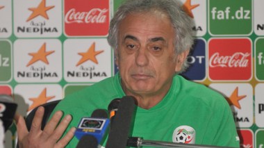 ندوة صحفية للمدرب الوطني للخضر