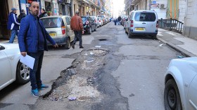 انهيار متواصل لطريق أحمد بوخزار بباب الوادي