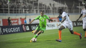 محاربو الصحراء يتلذذون بـ “حساء الغزلان” قبيل مطاردة “دبابير” رواندا