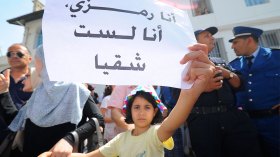 مسيرة المآزر الزرقاء والوردية .. كلّنا رمزي