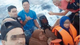 جزائريات حراقات يخلعن أنوثتهن ويخاطرن في قوارب الموت