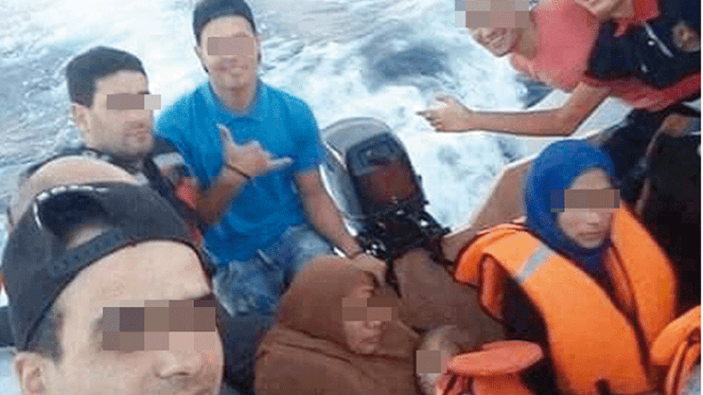 جزائريات حراقات يخلعن أنوثتهن ويخاطرن في قوارب الموت