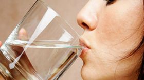 هكذا تعوضين وعائلتك الماء المفقود من أجسامكم حال الصيام؟!