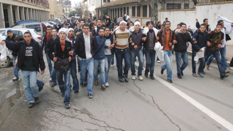 منشورات تحرّض تلاميذ البكالوريا للخروج إلى الشارع!