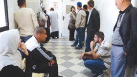تراجيديا منتظرة بالمستشفيات بسبب إحالة أطباء وممرضين على عطل إجبارية