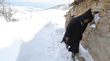 Bad weather: Food, money crisis due to snowfall