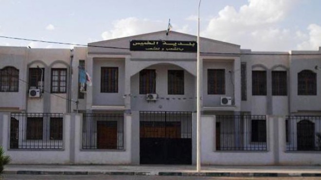 رئيس بلدية يستولي على قطعة أرض بعين وسارة