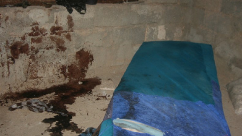 قتل زوجته وتركها تتخبط أمام أطفالها في بركة من الدماء