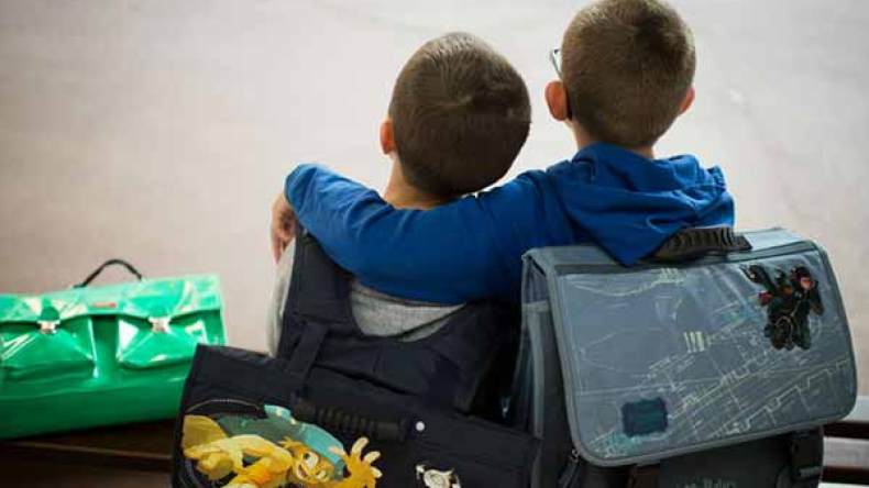 الحقيبة المدرسية.. خطر يتربص بالتلاميذ كل عام دراسي