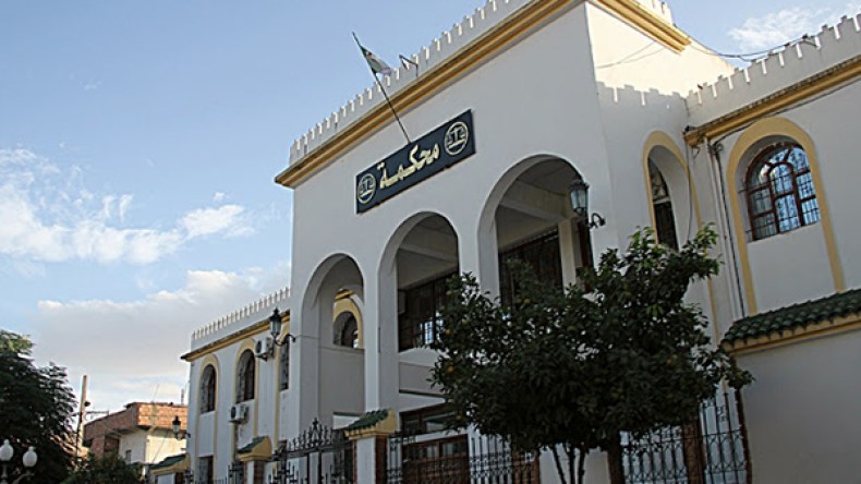 محتالة تنتحل صفة إطار وتسلب سيدة 1.2 مليار بميلة