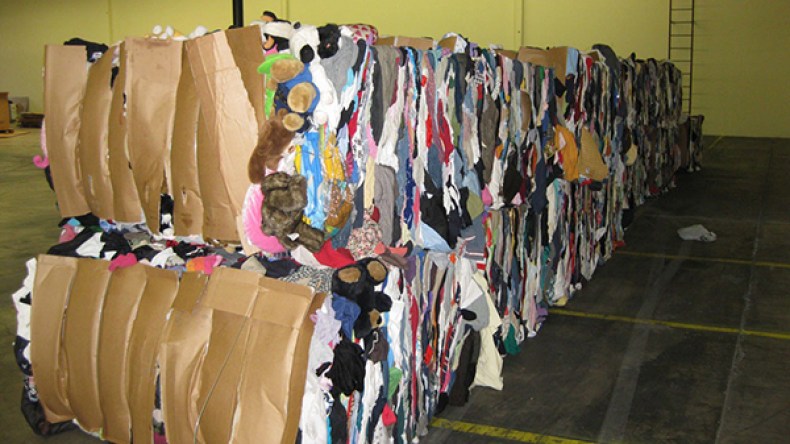 حجز أطنان من الملابس المستعملة ودراجات نارية في خنشلة