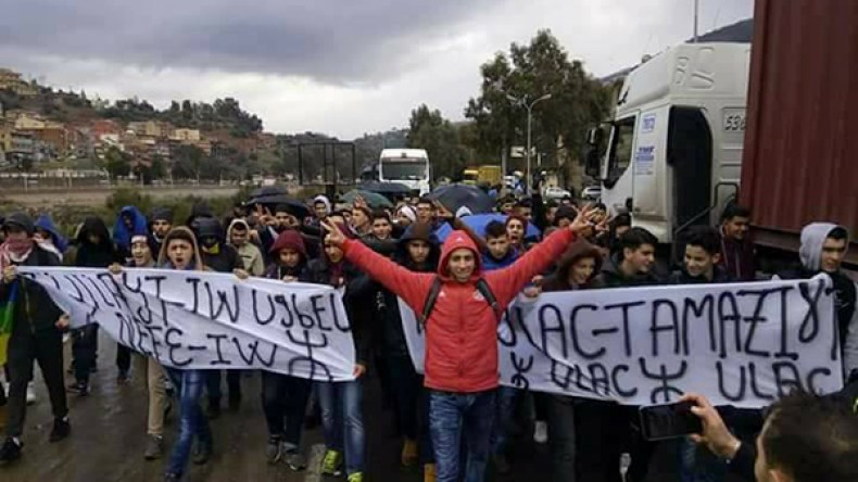 مسيرات بباتنة وبجاية احتجاجا على “رفض” ترقية الأمازيغية