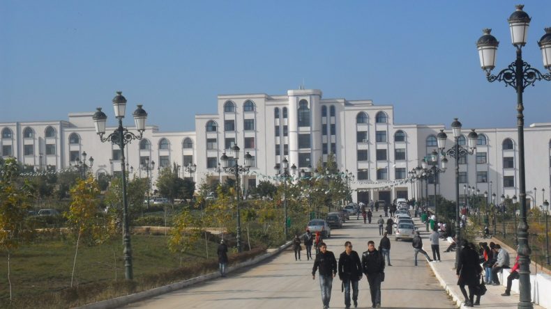 طلبة المركز الجامعي بغليزان يبدعون في تصميم حملات تحسيسية