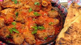 طجين اللحم بأعمدة اللحم المفروم