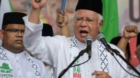 رئيس الوزراء الماليزي يتصدر حشود المحتجين لأجل القدس