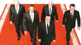 الأهرام المصرية تفبرك صورة مفاوضات السلام حتى تظهر مبارك أمام أوباما