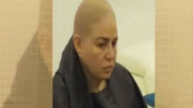 إلهام شاهين تحلق شعرها بالكامل!