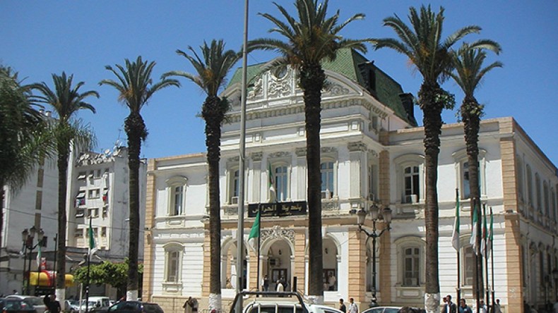 مواطنون في “لاقلاسيار” يشتكون من المراقد غير المراقبة