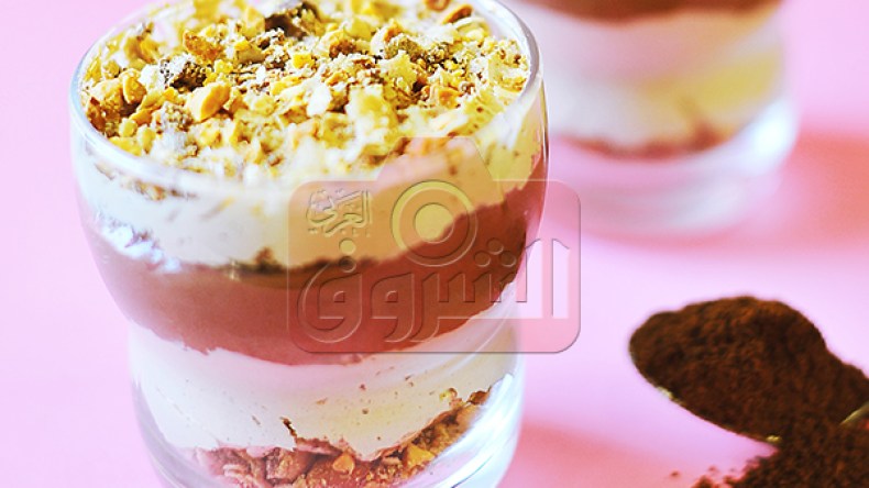 كؤوس كريمة القهوة وكريمة الشكولاطة