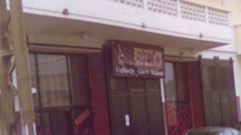 سكان سطاوالي ينتفضون بشكل سلمي لغلق مقهى “للمواعدة”