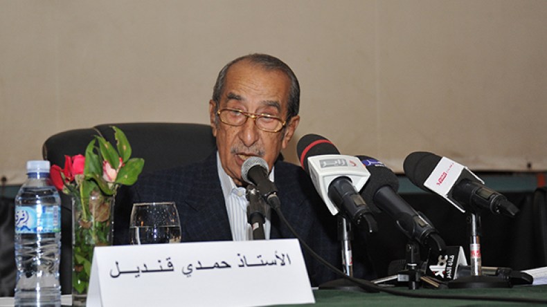 “صحفي حرّ” يكسر “قلم رصاص” حمدي قنديل بسبب السّيسي