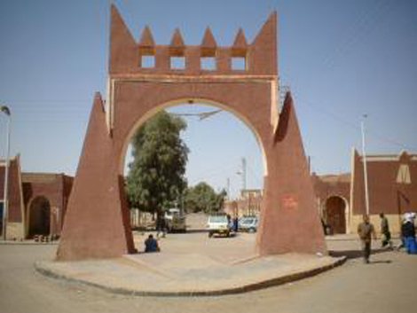 Sellal inspecte le projet de route Adrar-Aoulef