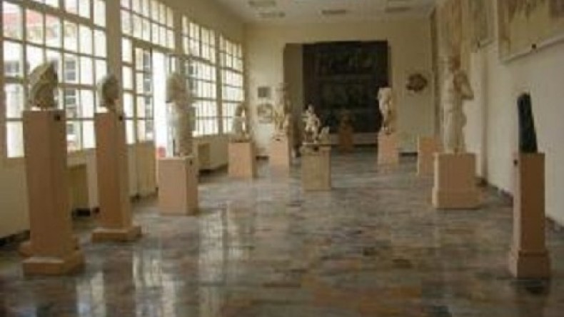 السفارة الأمريكية تقدم هبة للمتحف الوطني بشرشال